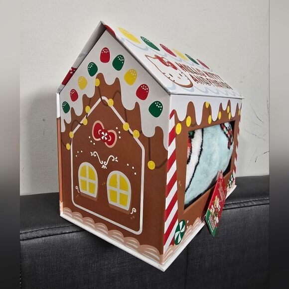 Hello Kitty Christmas Gingerbread Throw 46”x60” Blanket And Box NIB Gift Set - Picture 4 of 7